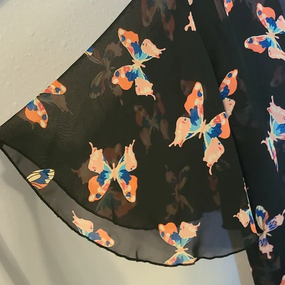 Chiffon Kimono with Butterfly Print. - Picture 5 of 5